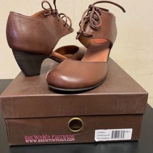 Gee WaWa Women's Lovely Oxford Pump